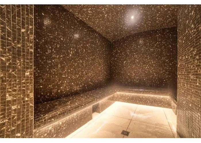 Luxurious 4-room With Pool, Gym, And Parking