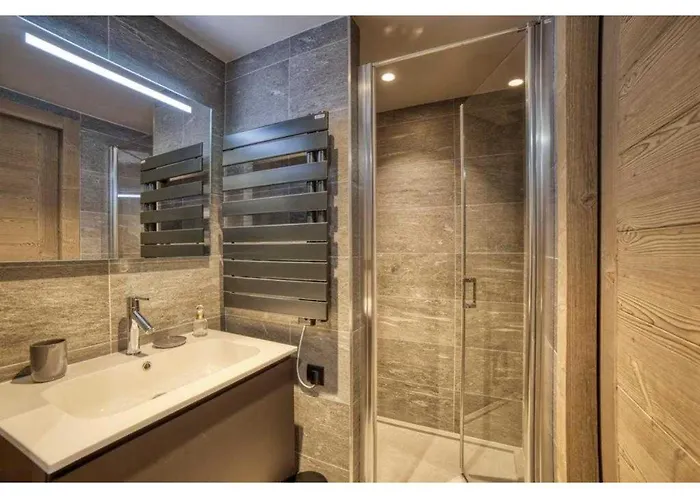 Luxurious 4-room With Pool, Gym, And Parking Lejlighed