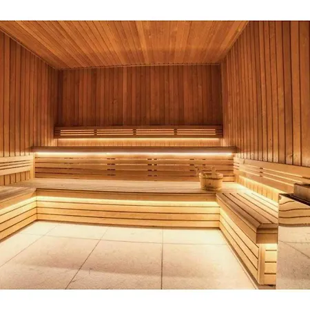 Apartmán Luxurious 4-room With Pool, Gym, And Parking *