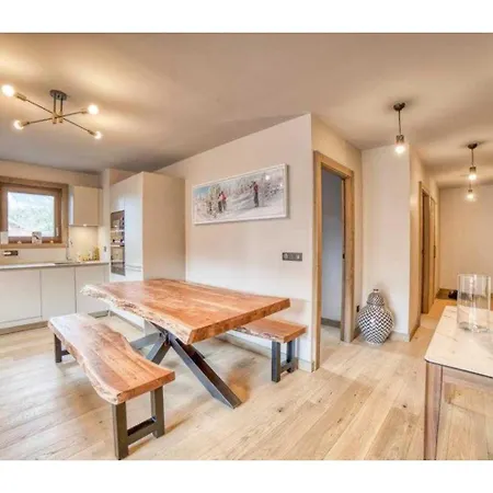 Luxurious 4-room With Pool, Gym, And Parking Apartmán