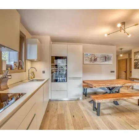 Apartmán Luxurious 4-room With Pool, Gym, And Parking Megève