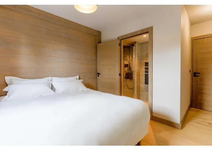 Luxurious 4-room With Pool, Gym, And Parking *